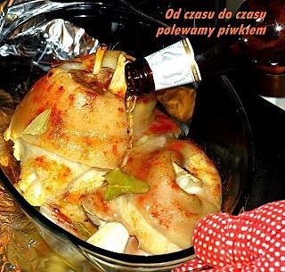 Pieczona golonka z przyprawami