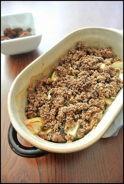 Crumble z jabłkami i cukrem daktylowym
