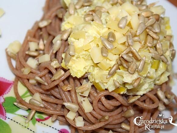 Spaghetti z porem, tuńczykiem i ricottą