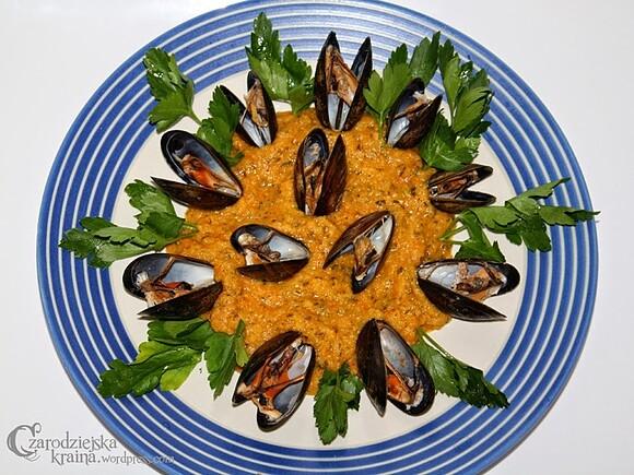 Risotto z małżami w sosie pomidorowym