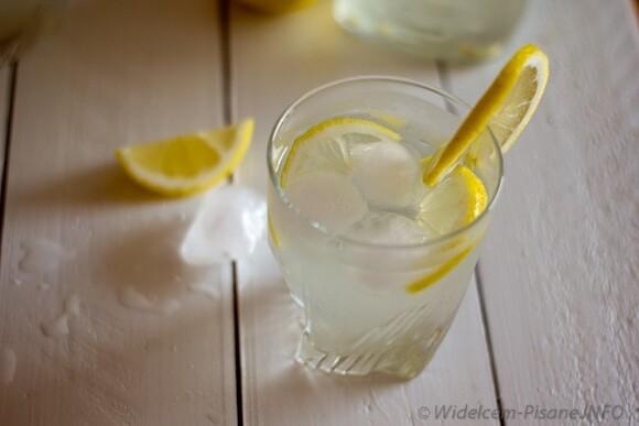 Lemoniada cytrynowa z miętą i miodem