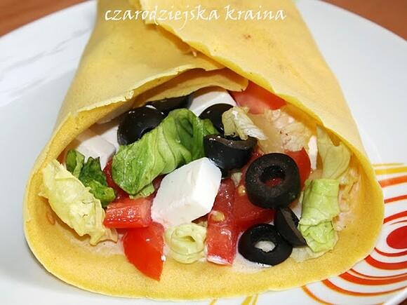 Tortilla z serem feta i oliwkami