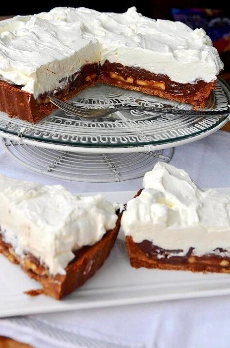 Banoffee pie z karmelem, bananami i kremem