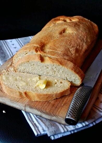 Włoska ciabatta przepisy na chrupiące pieczywo