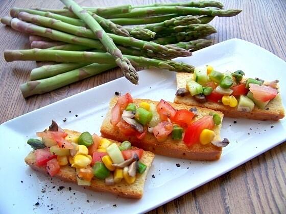 Bruschetta z grillowanymi szparagami