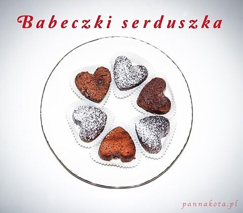 Walentynkowe babeczki z czekoladowym serduszkiem