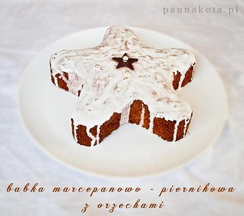 Babka piernikowa z marcepanem i orzechami