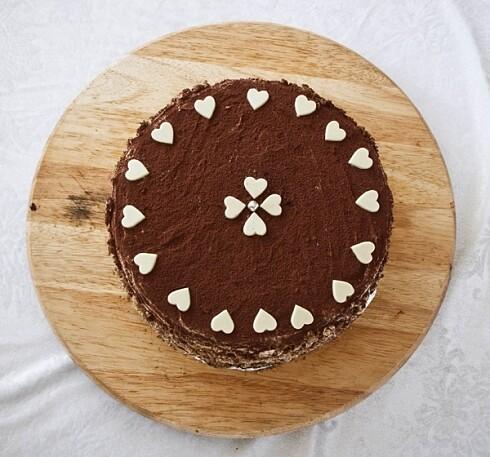 Tort makowy kawowo-czekoladowy z konfiturą wiśniową
