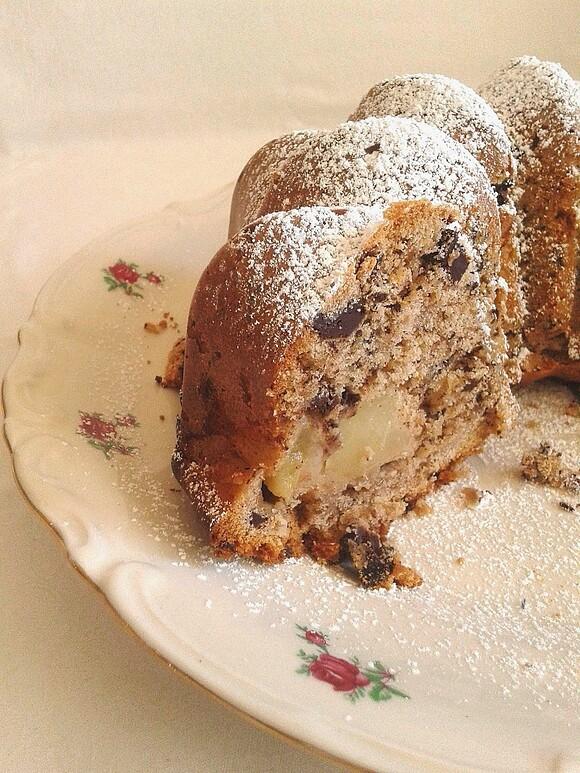 Gruszkowa babka z płatkami owsianymi i czekoladą