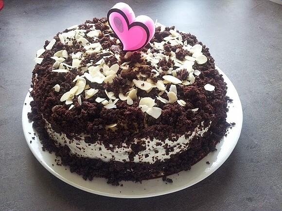 Tort czekoladowo-migdałowy