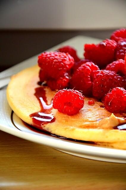 Omlet z odżywką białkową i malinami