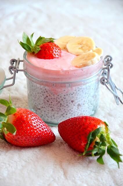 Truskawkowo-bananowy pudding chia