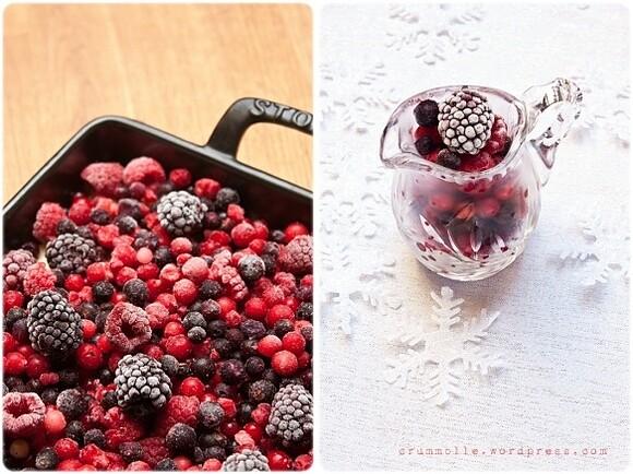 Custard crumble z owocami leśnymi