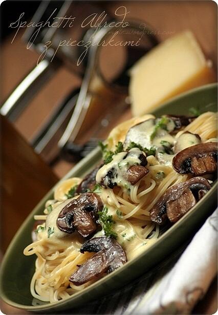 Spaghetti Alfredo z pieczarkami