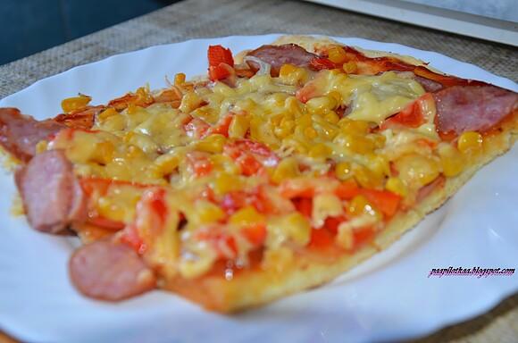 Domowa pizza z cienkim ciastem