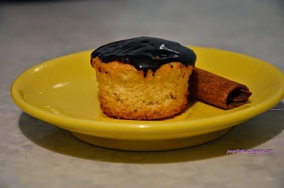 Muffinki z kremem czekoladowym i polewą czekoladową