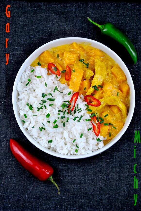 Curry z dynią i kurczakiem w sosie kokosowo-orzechowym