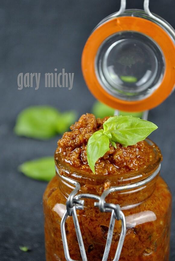 Czerwone pesto z suszonych pomidorów