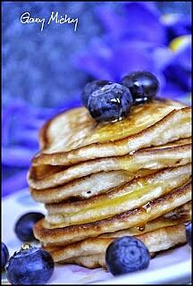 Pancakes z borówkami na maślance