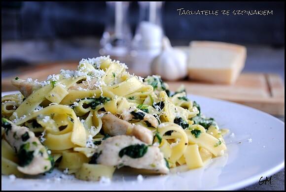 Tagliatelle ze szpinakiem i kurczakiem w kremowym sosie