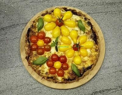 Orkiszowa tarta z warzywami i mozzarellą