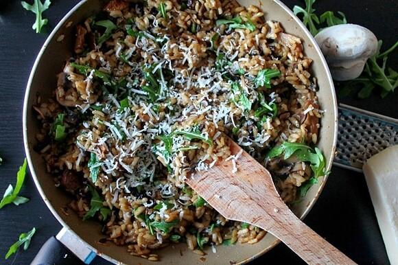 Risotto grzybowe z rukolą - przepis na smaczny obiad