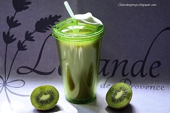 Zielone smoothie z kiwi, melonem i jabłkami na dobry początek dnia