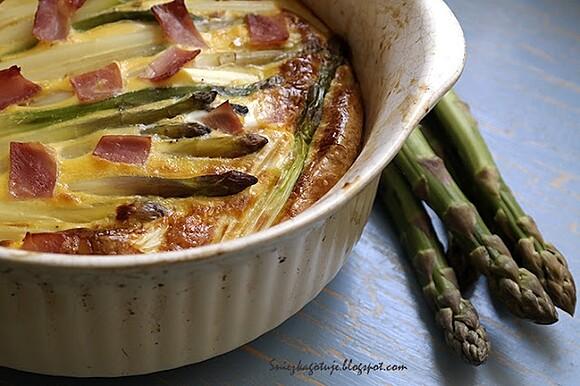 Pieczona frittata ze szparagami