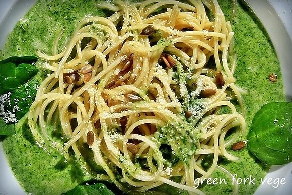 Szpinakowo-kokosowe spaghetti