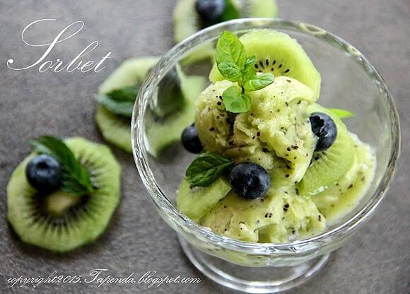 Sorbet owocowy z kiwi bananem i miętą