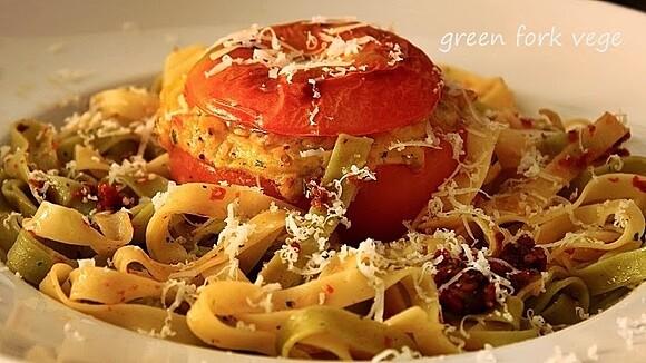 Zapiekany pomidor z mascarpone i pappardelle