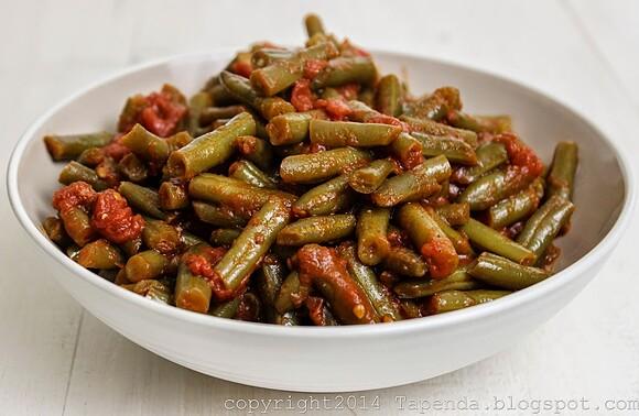 Fasolka szparagowa z pomidorami i chilli