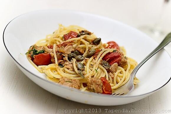 Spaghetti z tuńczykiem w stylu włoskim