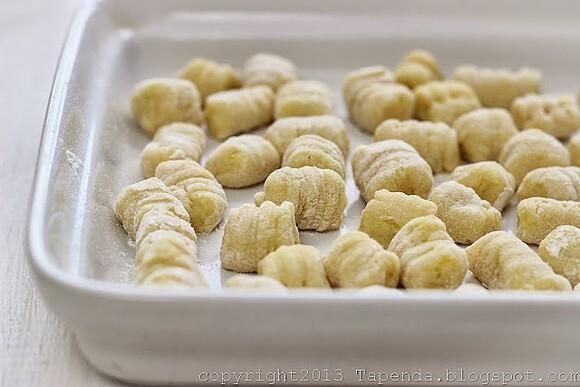 Gnocchi ziemniaczane z sosem