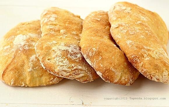 Ciabatta domowa - prosty przepis na włoski chleb