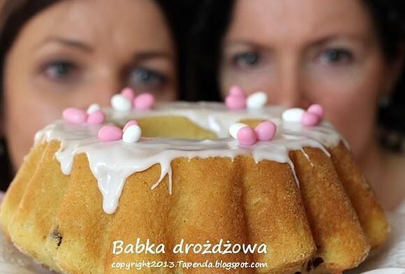 Drożdżowa babka z żurawiną na wielkanocny stół