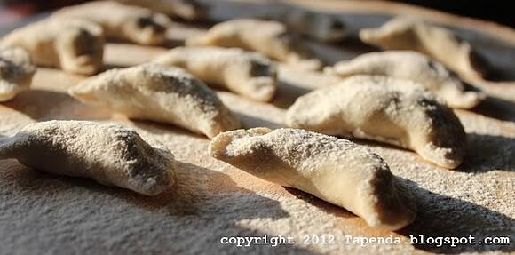 Pierogi z nadzieniem z mięsa kurczaka