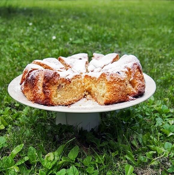 Delikatne ciasto z owocami