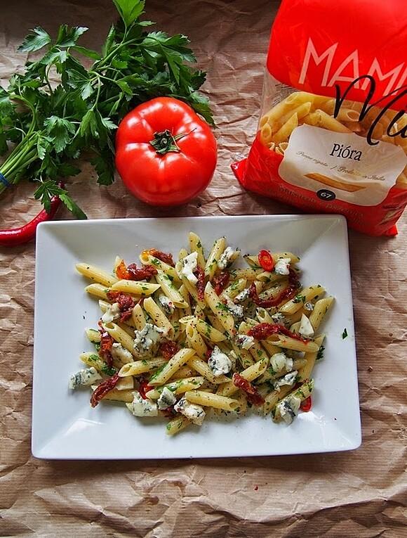 Makaron z oliwą, czosnkiem, chilli i Gorgonzolą - prosty obiad