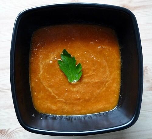 Pomidorowo-porowa zupa na skórce parmezanu - lekarstwo na kaca