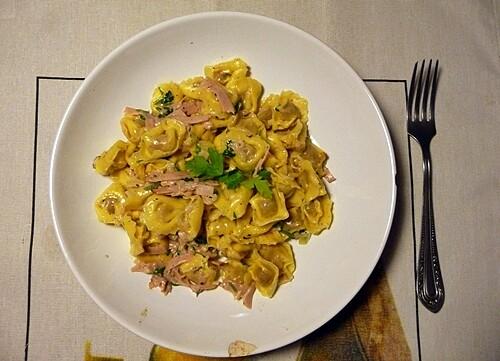 Tortellini z szynką i śmietaną szybki obiad