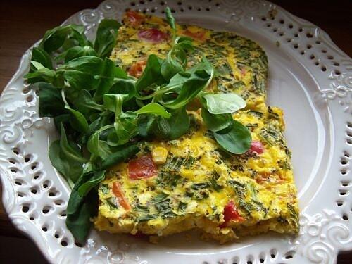 Frittata z pomidorami i fetą – szybkie i zdrowe śniadanie