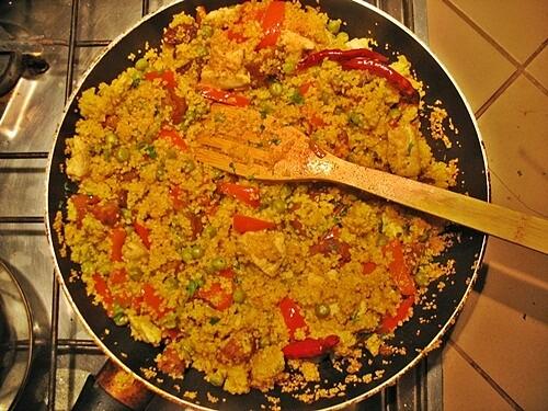 Chorizo z kurczakiem i kuskusem na patelni