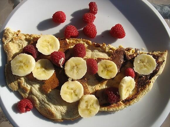 Cynamonowy omlet z owocami