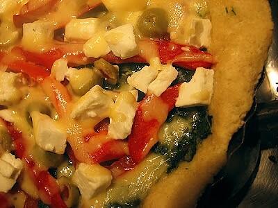Śródziemnomorski quiche z fetą i szpinakiem