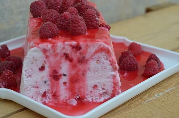 Semifreddo z malinami i limoncello
