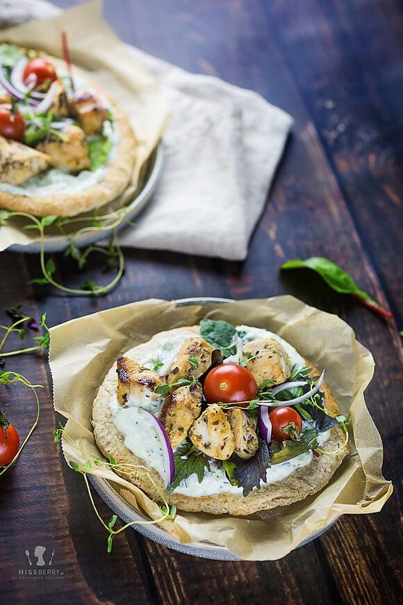 Pita z kurczakiem i sosem tzatziki