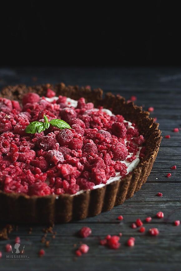 Tarta paleo z malinami i kremem kokosowym