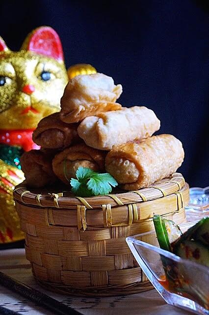 Chińskie eggrollsy z chrupiącymi warzywami