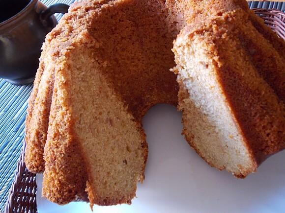 Miodowa babka z orzechami pekan